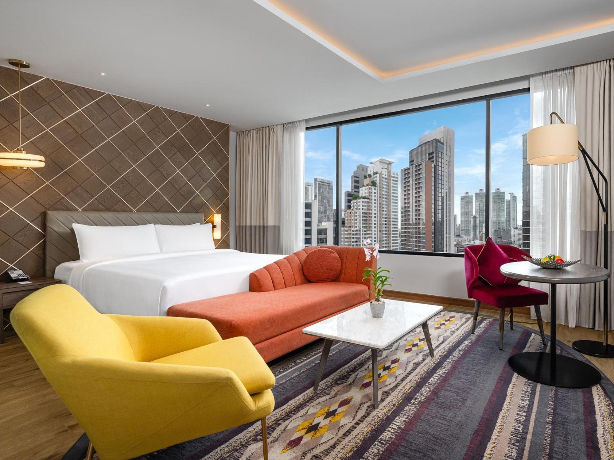 Deluxe King Suite City View